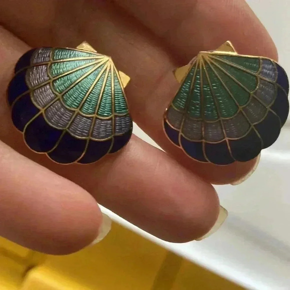 n/a Jewelry - Shell earrings